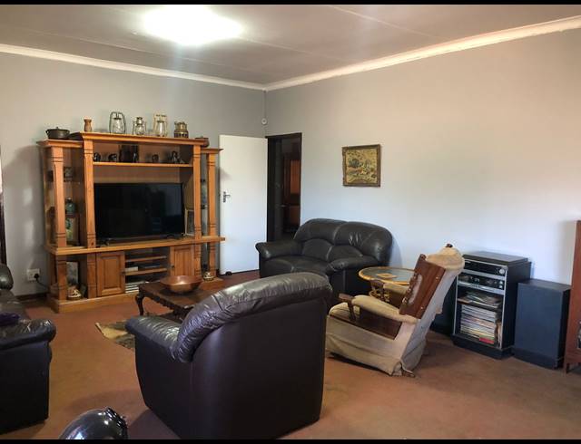 4 BEDROOM HOUSE FOR SALE IN HOUTKOP AH